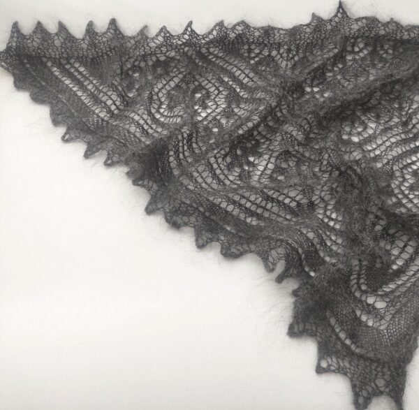 Ажурная косынка из козьего пуха