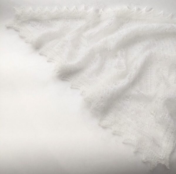 Ажурная косынка из козьего пуха