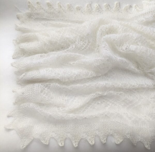 Ажурный платок из козьего пуха