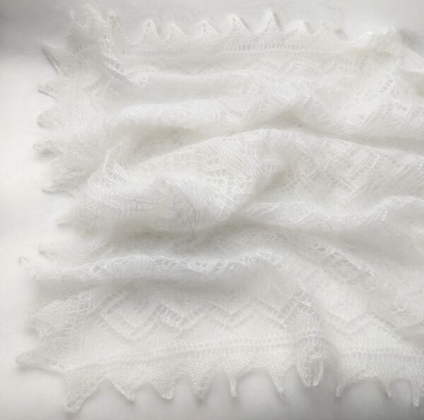 Ажурный платок из козьего пуха