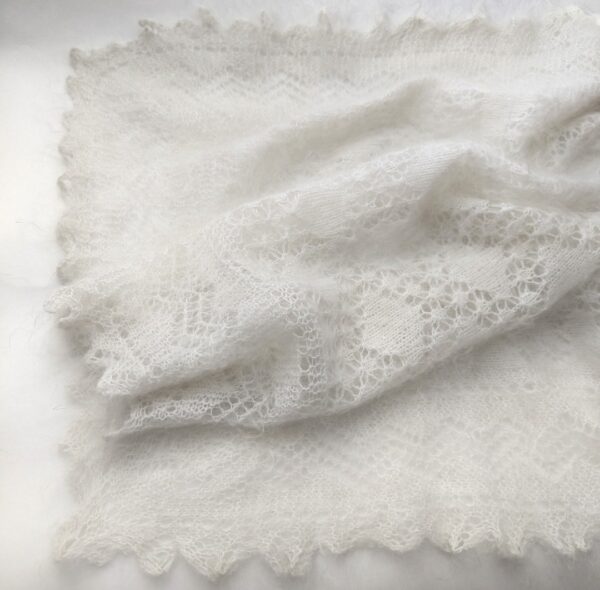 Ажурный платок из козьего пуха