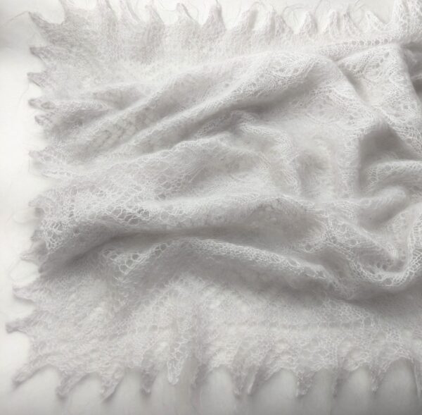 Ажурный платок из козьего пуха