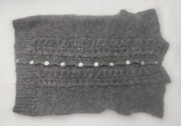 Жилет на пуговицах из козьего пуха (ручная работа)