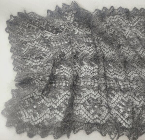 Ажурный шарф из козьего пуха